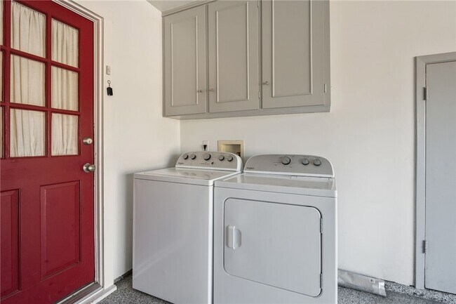 Building Photo - 1205 Brook Hollow Dr