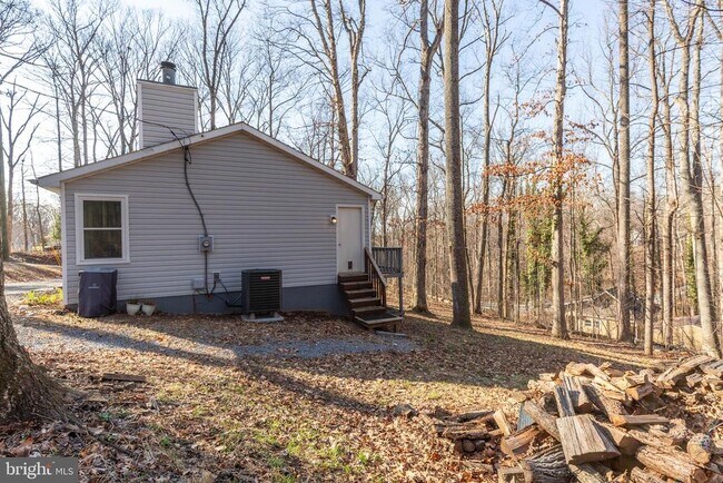 Building Photo - 462 Wild Rose Ln