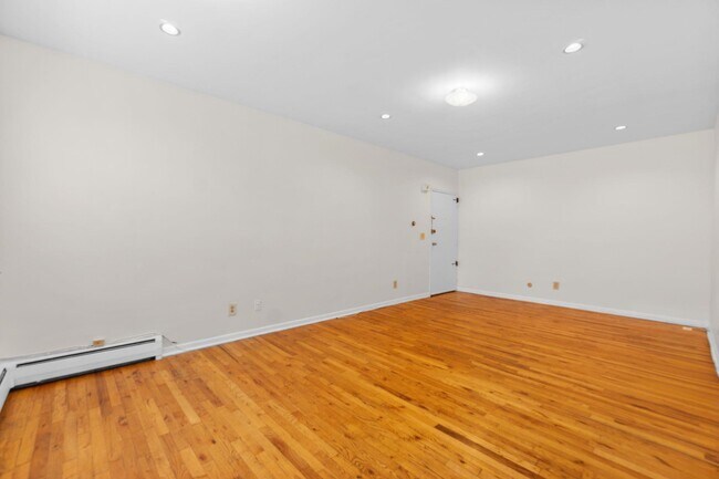 Building Photo - 239 Crescent Ln