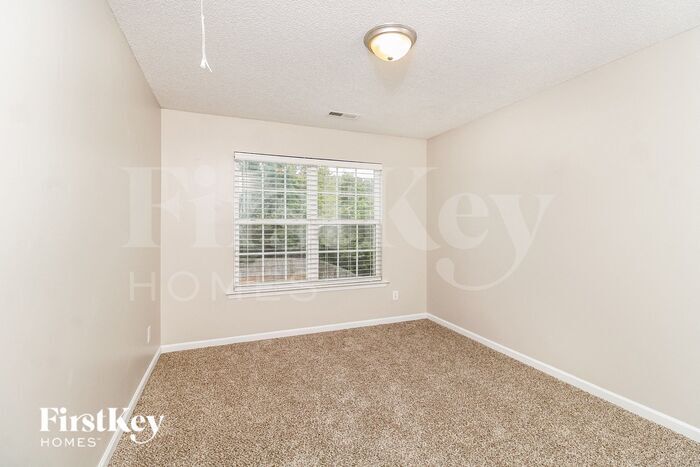 Building Photo - 6161 Glen Way Dr