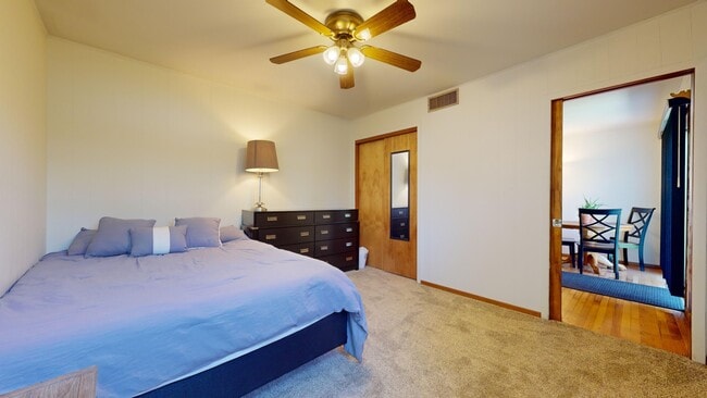Building Photo - 1222 Thomas Dr