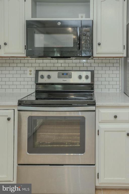 Building Photo - 359 Point to Point Rd