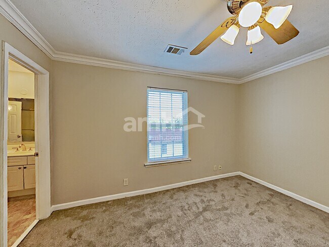 Building Photo - 107 Edgewater Pl