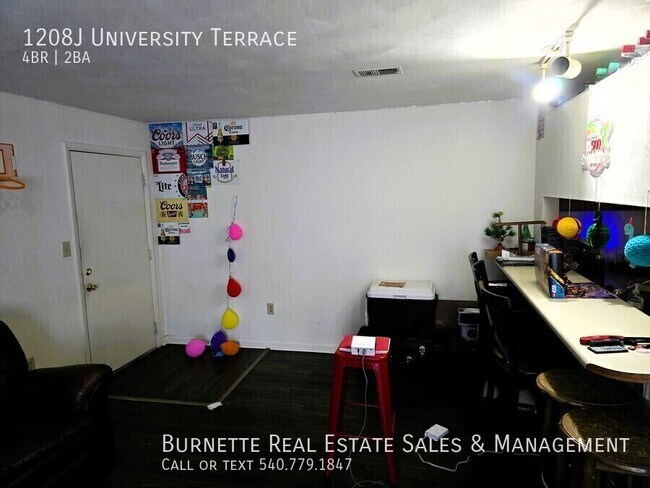 Building Photo - 1208 University Terrace