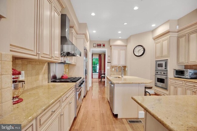 Building Photo - 714 Bracey Ln