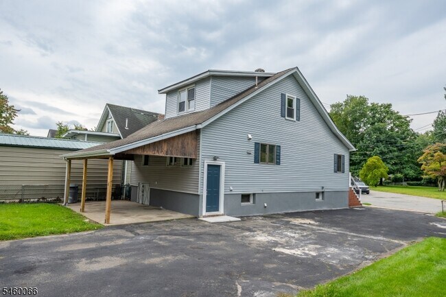Building Photo - 58 Zeliff Ave