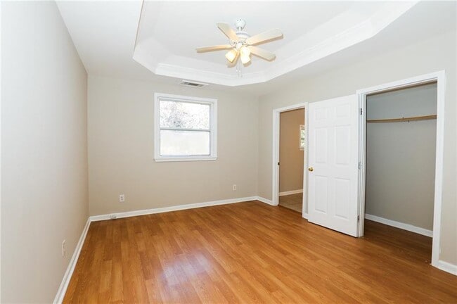 Building Photo - 2878 Humphries Dr SE