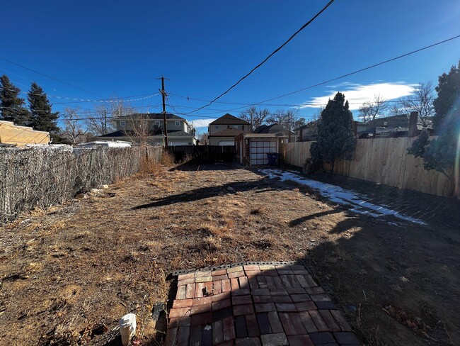 Building Photo - 2114 S Washington St