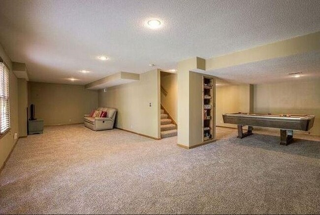 Building Photo - Beautiful 4 Bedroom in Blue Valley Schools