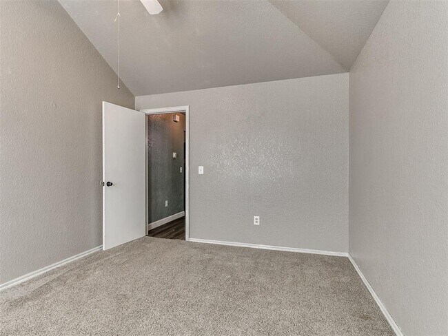 Building Photo - 617 Golden Eagle Dr