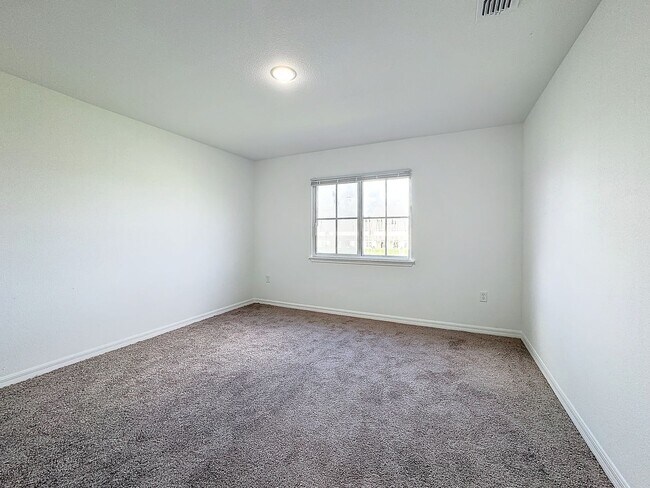 Building Photo - Townhouse For Lease in Saint Cloud