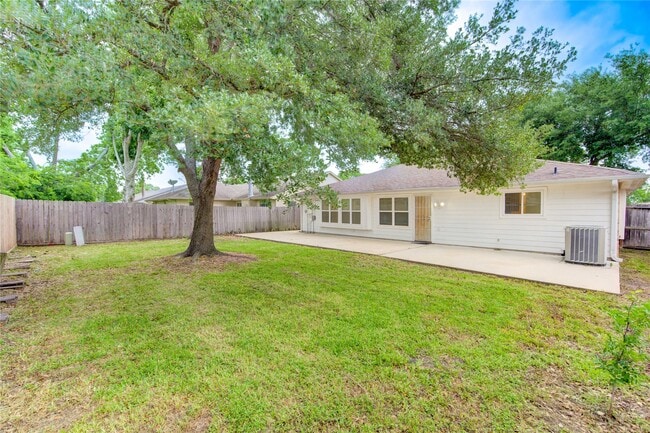 Building Photo - 2215 Squire Dobbins Dr
