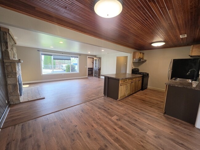 Building Photo - 4582 Maiden Ln