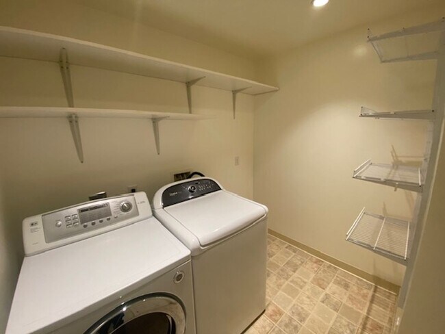 Building Photo - 340 Bishop Ave