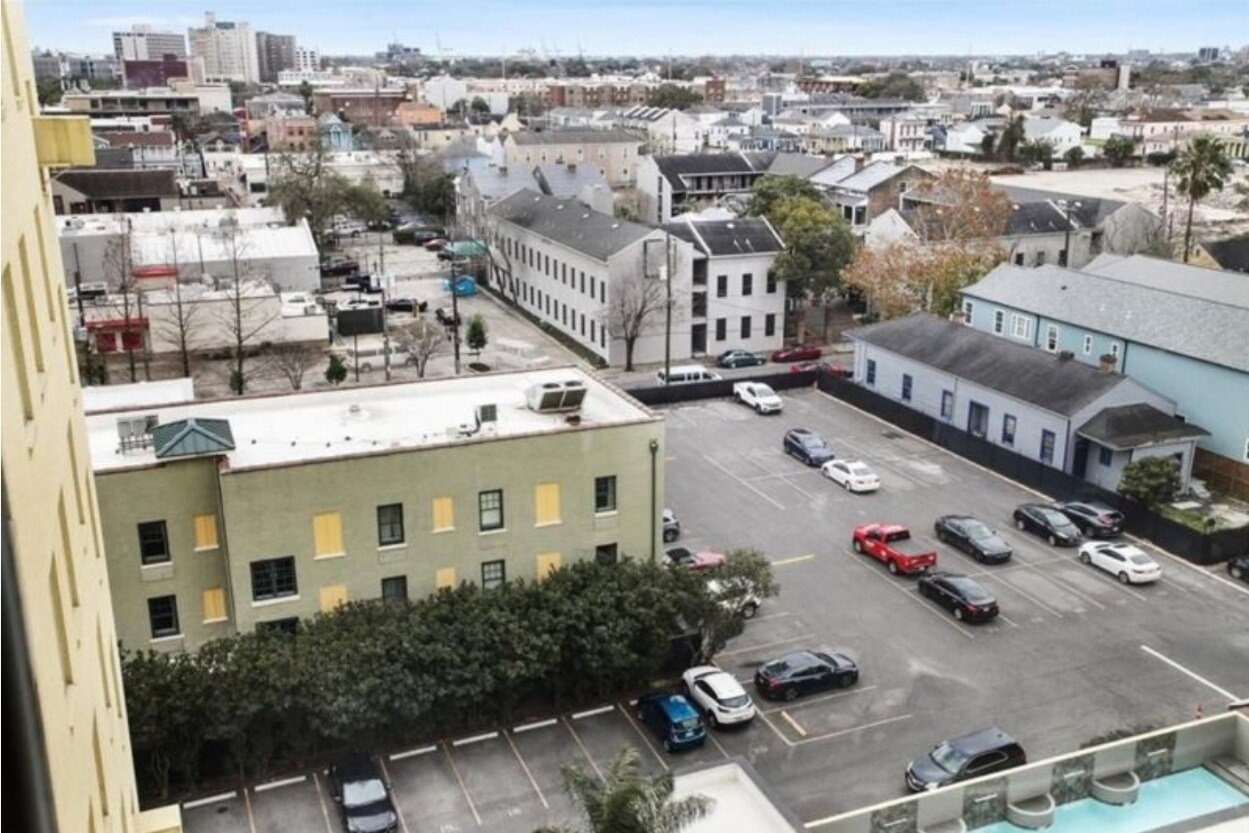 Building Photo - 1205 Saint Charles Ave