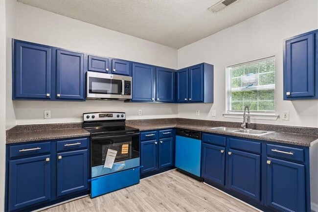 Building Photo - 7322 Bridlewood Ct