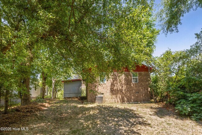 Building Photo - 2426 N Carolina Ave