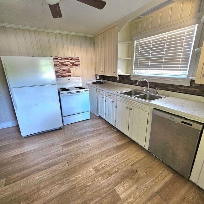 Building Photo - 2 bedroom home for rent!