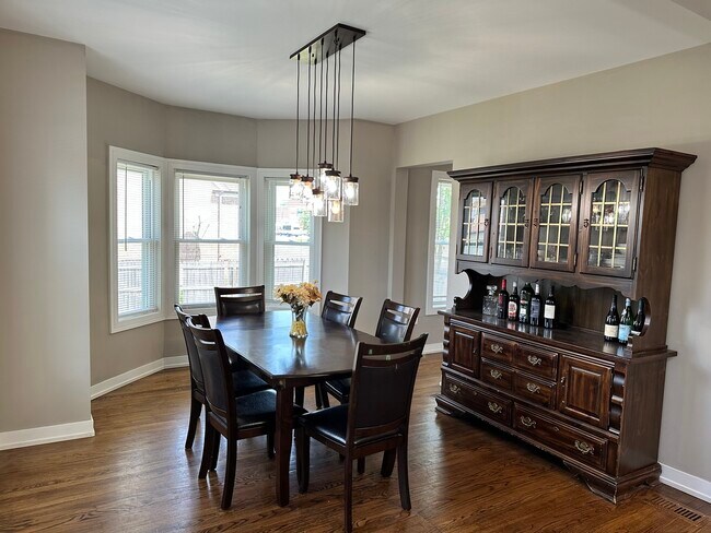 Building Photo - 9520 S Ridgeway Ave