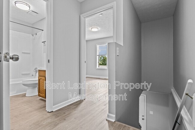 Building Photo - 1649 Foxhaven Dr