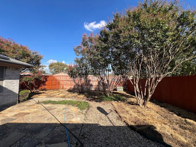 Building Photo - 7808 Mallard Ln