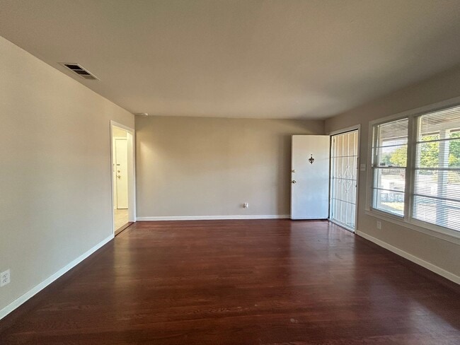 Building Photo - Charming Single Story 2-Bedroom Home in Ma...