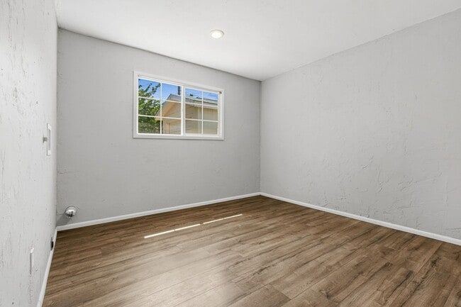 Building Photo - 3 Bedroom 2 Bath Conveniently Located House!