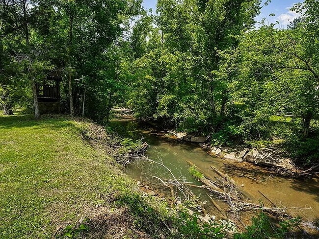 Building Photo - 1409 Robert Ln