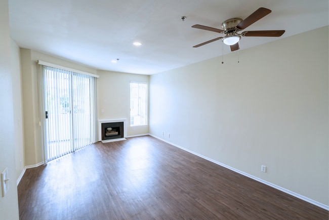 Interior Photo - 845 S. Kingsley