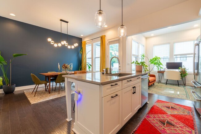 Building Photo - 3 bedroom Beauty in the Heart of Edgewood!
