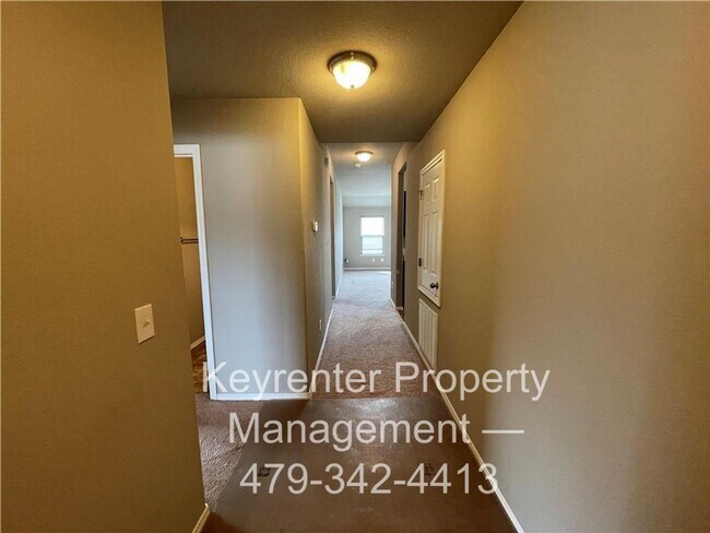 Building Photo - Spacious 3-Bedroom Springdale Home with Fenced Yard