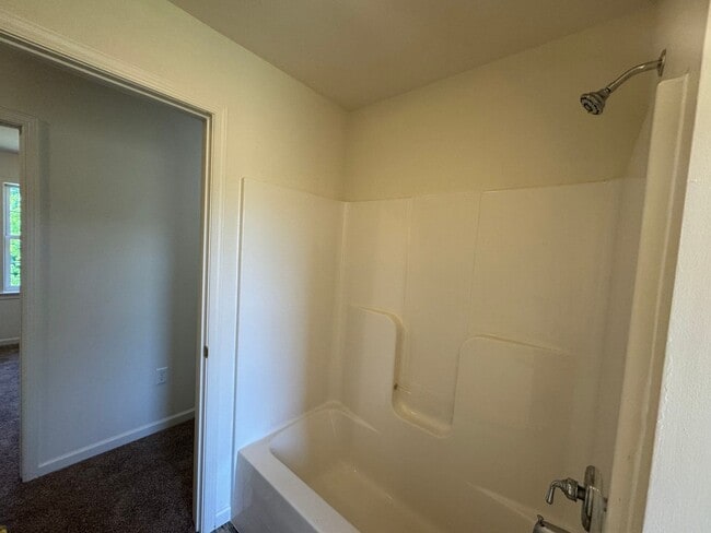 Building Photo - 4 Bed 3 Bath Updated Home In Lititz