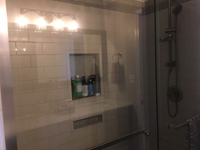 Building Photo - Beautiful 3Bd/2.5 Bath Goshen Woods Property