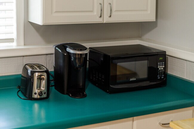 Building Photo - 1416 E Hollow Dale Dr