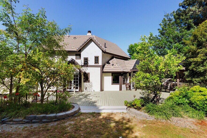 Building Photo - 5237 San Feliciano Dr