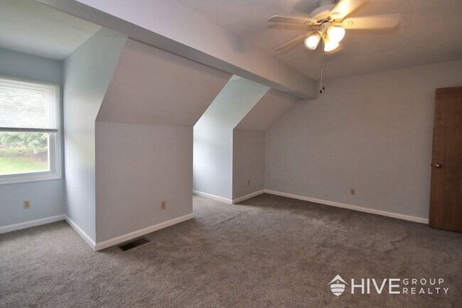 Building Photo - 3-Bedroom, 2.5-Bath Townhouse with Finishe...