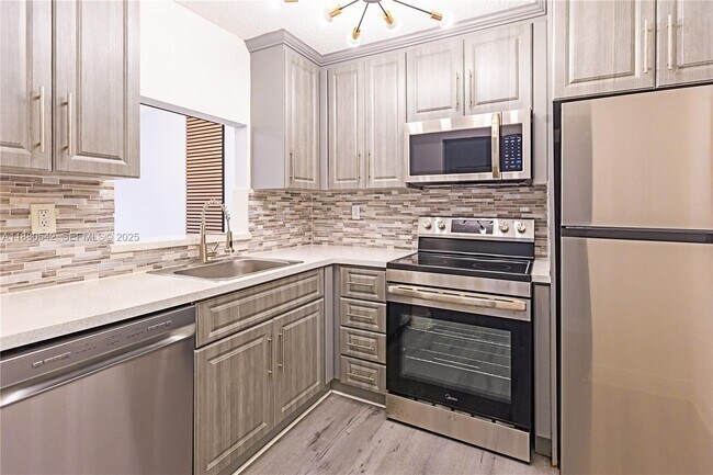 Building Photo - 365 NE 125th St