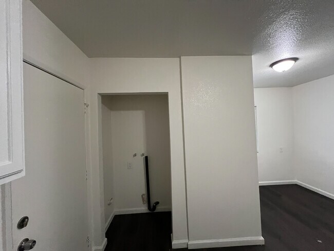 Building Photo - 235 E 47th St