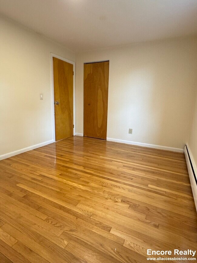 Building Photo - 110 Babcock St