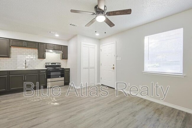 Building Photo - 4006 Fair Park Blvd