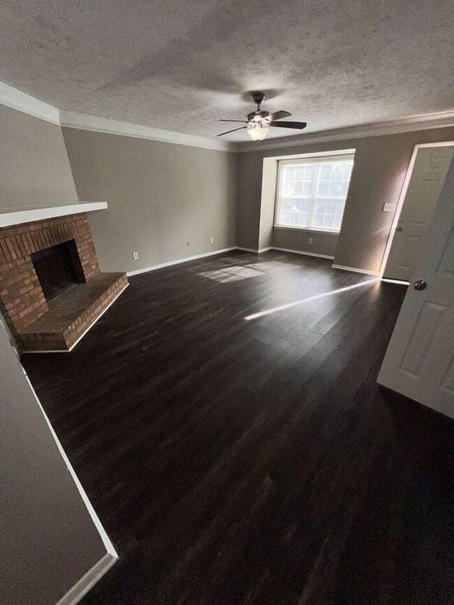 Building Photo - Available now!!! 2 bedroom 2.5 bath town home available in Snellville!!!