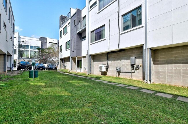 Building Photo - 4801 S Congress Ave