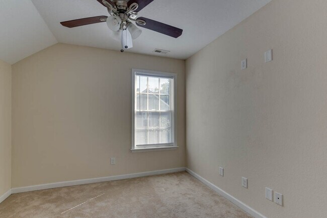 Building Photo - 2 Alden Ave