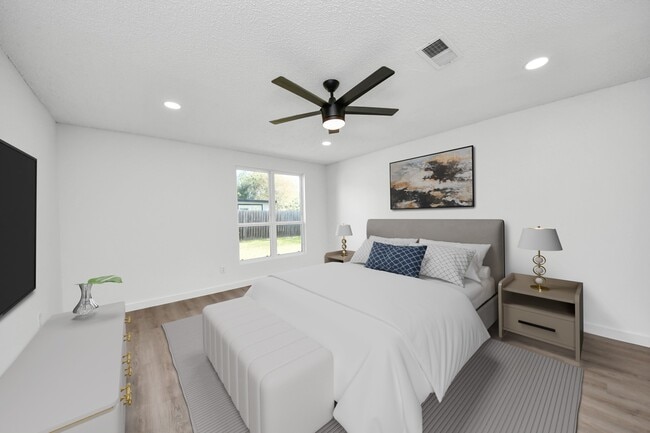 Building Photo - 2911 Meadowgrass Ln