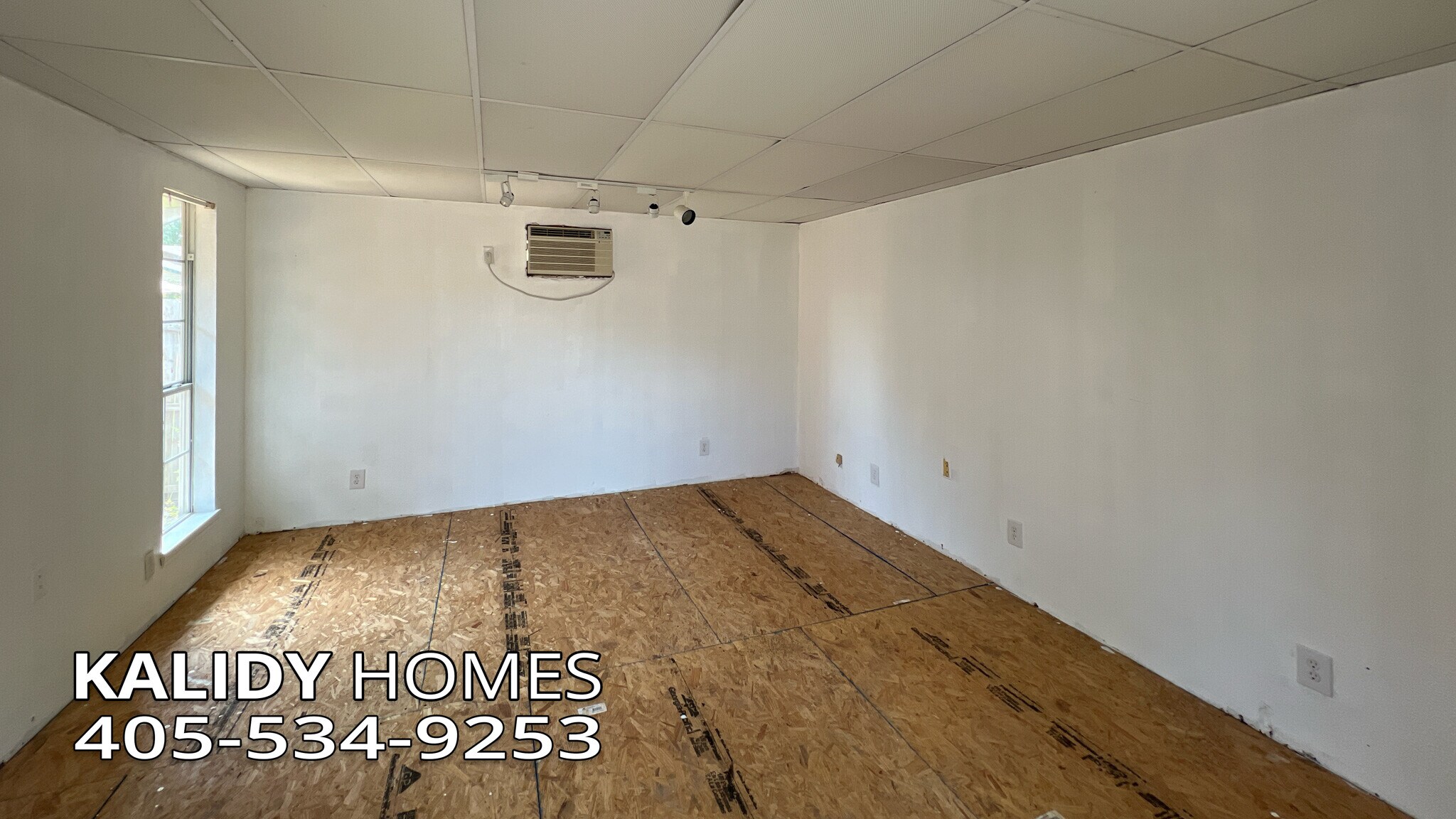 Building Photo - 702 Amity Ln