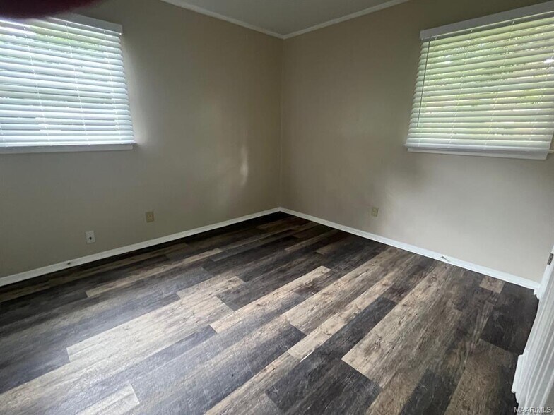 Building Photo - 1650 Sheffield Rd