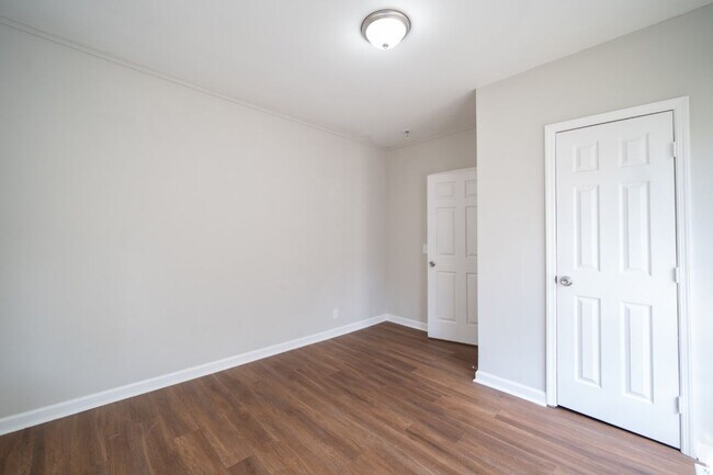 Building Photo - Charming Corner-Lot Home in Bessemer – So ...