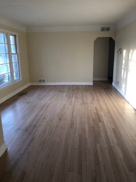 Building Photo - 3005 Menominee Ave