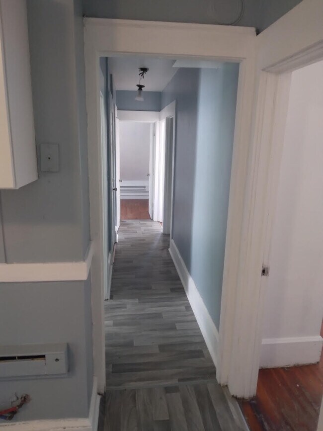 Building Photo - 215 Willow St