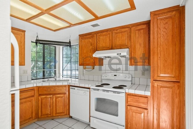 Building Photo - 1225 Oak Hill Ct